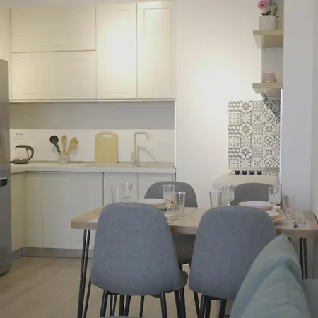 Inn Home Apartments *